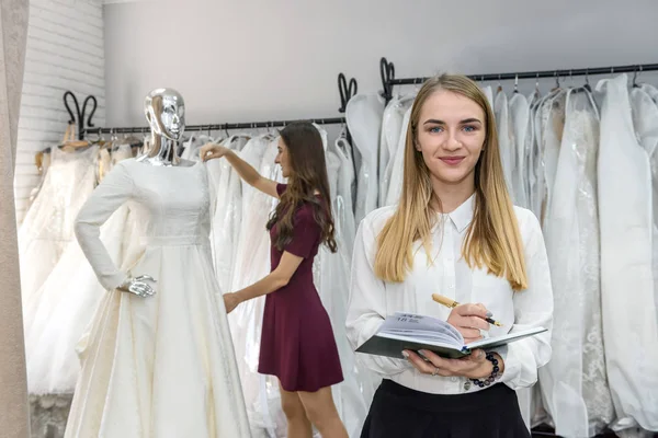 تبلیغات مزون لباس عروس در اینستاگرام